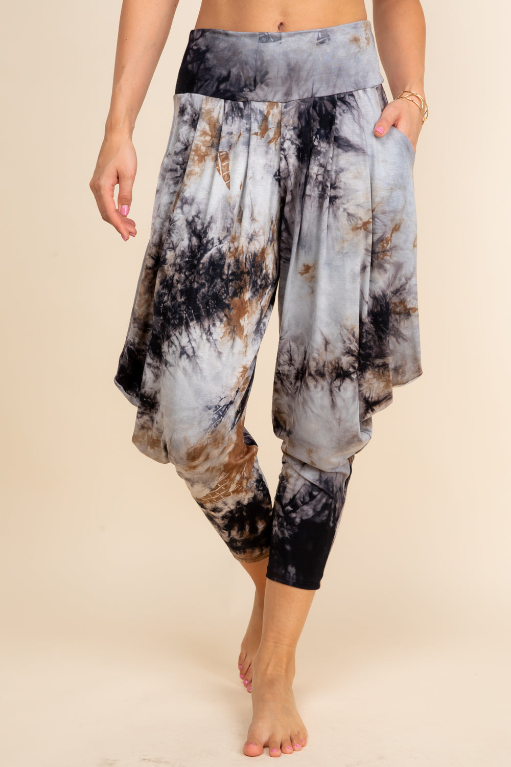 Front view of woman wearing black tie-dye Kooniez harem pants with pockets – made in LA