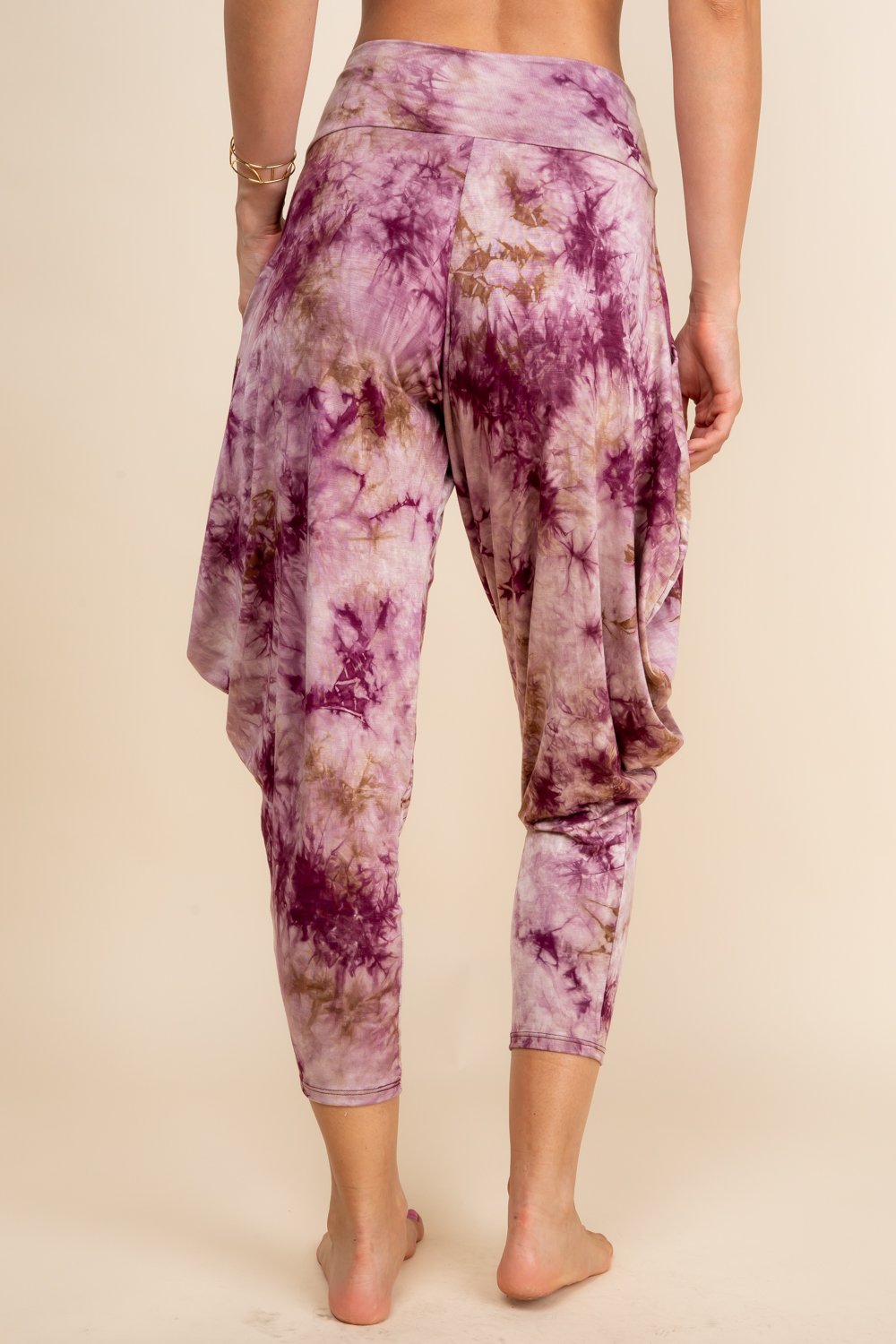 Back view of burgundy tie-dye harem pants with adjustable hem and pockets – Kooniez